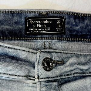 Abercrombie & Fitch Women's Light Gray Skinny Jeans